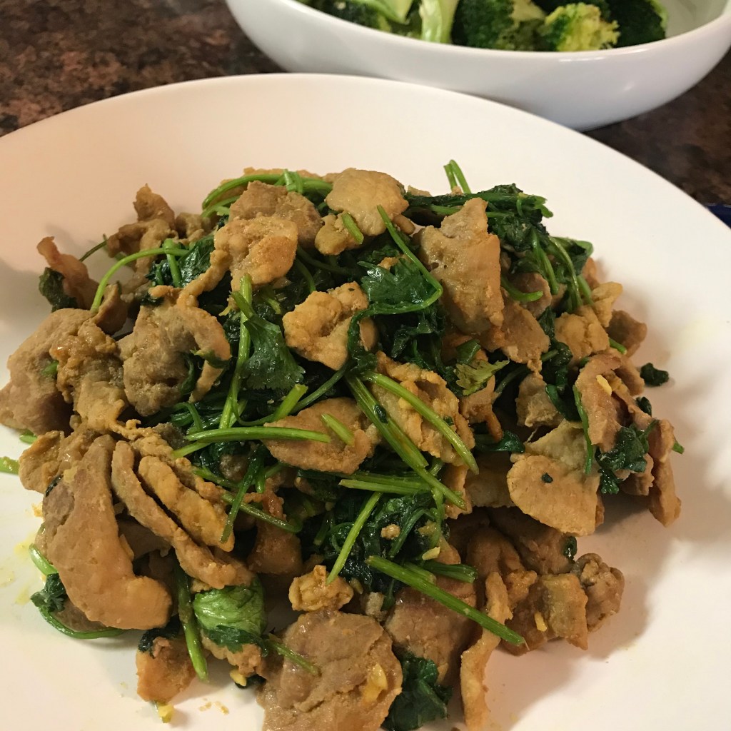 薑黃香菜炒豬肉 Stir Fry Pork with Cilantro and Turmeric