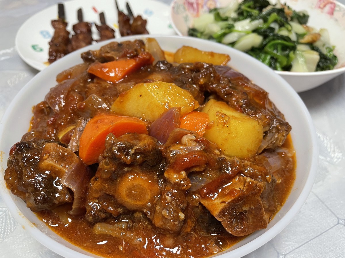 紅酒燉牛尾 – 高壓鍋食譜 Oxtail Stew in Red Wine Sauce – A Rich and Hearty Pressure Cooker&nbsp;Meal
