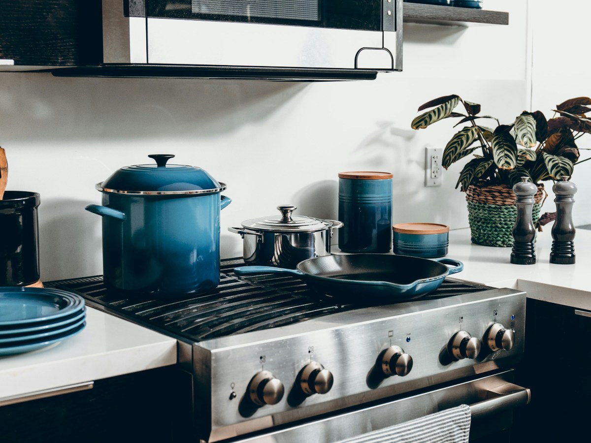 Unmissable Amazon Cyber Monday Deals on Lodge Cast Iron: Save Big on Dutch Ovens and&nbsp;More!